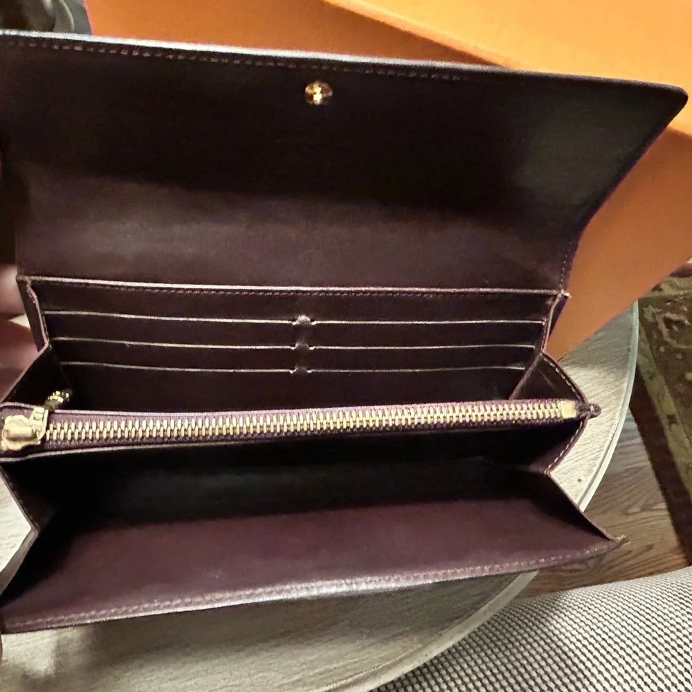 LOUIS VUITTON ‘Amarante Monogram Vernis Sarah’ Wallet. Beautiful patent leather! - Picture 9 of 9